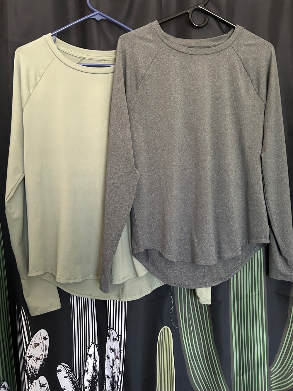 2 All in Motion Women’s Long Sleeve Tees Size Medium